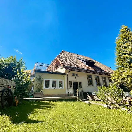 Gruener Wohnen Am Alten Schulhaus アパート *